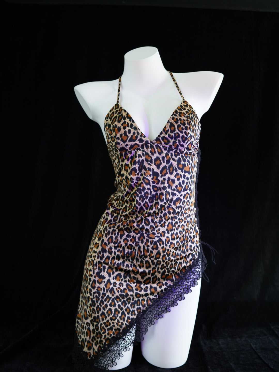 Pijama de encaje con estampado de leopardo vintage en V profundo